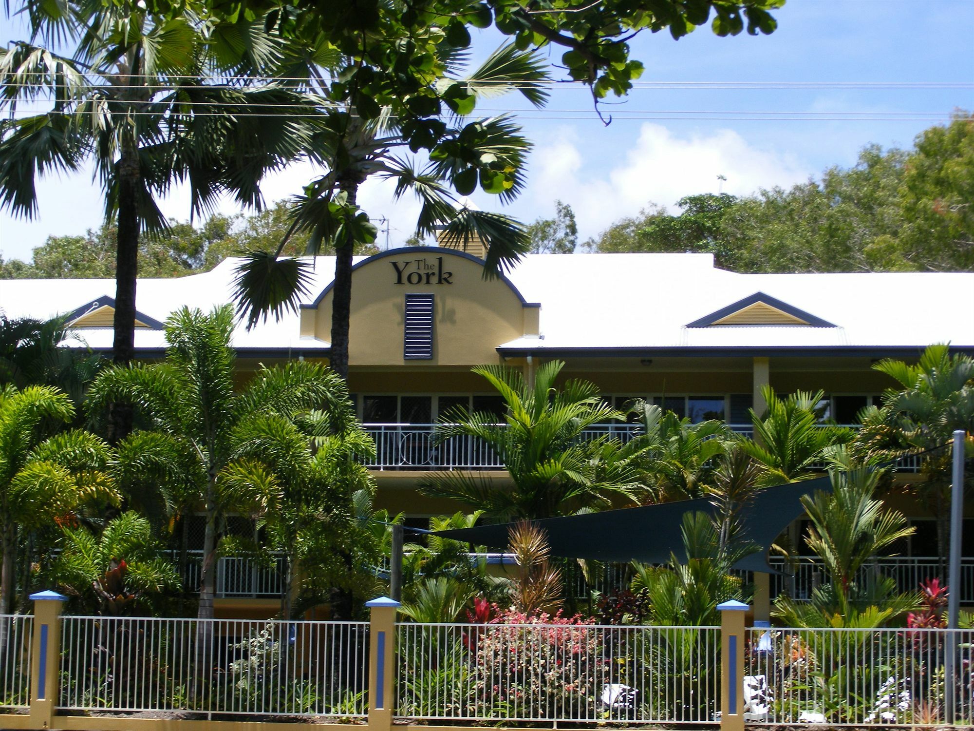 The York Beachfront Holiday Apartments Yorkeys Knob Εξωτερικό φωτογραφία
